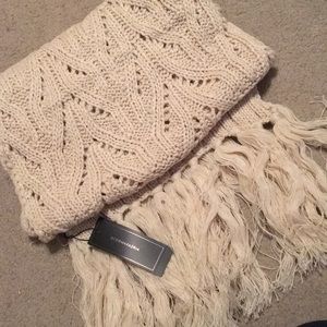 Knit scarf